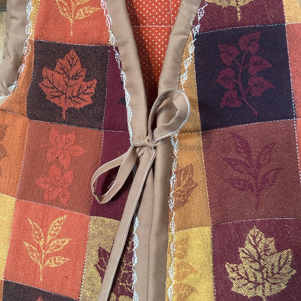 Vintage Patchwork Vest with Leaf Pattern - image 3